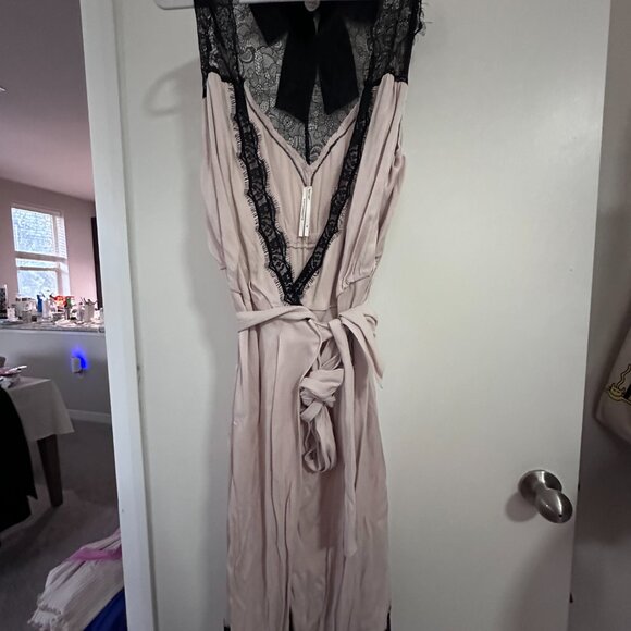 Sleeveless V-neck lace wrap midi dress - Picture 3 of 4